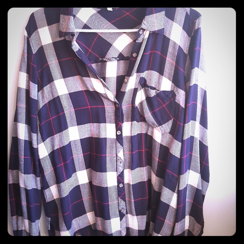 EUC Maurices plaid long sleeve blouse